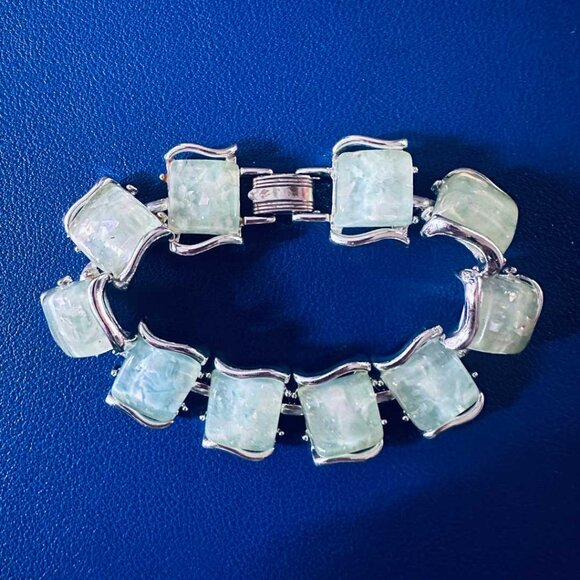 Vintage 1940s-50s Coro Craft Pegasus Confetti Lucite Bracelet - Picture 1 of 4